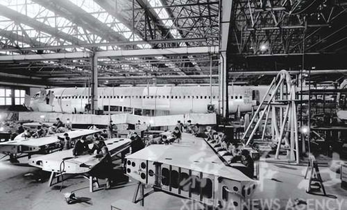 我國(guó)運(yùn)10客機(jī)八十年代老照片